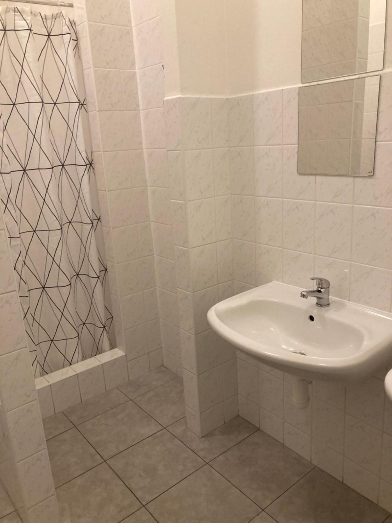 Hostel Praha Ladvi Экстерьер фото